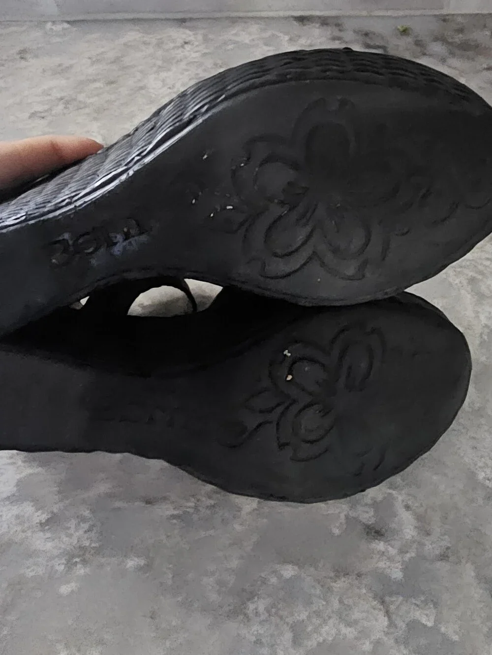 Born Black Leather Studded Platform Wedge Sandals Womens Size 8 M/W W32321 EU 39